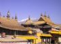 Der Winter-Palast des Dalai Lama ist heute ein Museum. Nat�rlich pilgern aber auch immer noch viele Buddhisten zu den Tempeln des Potala-Palastes.